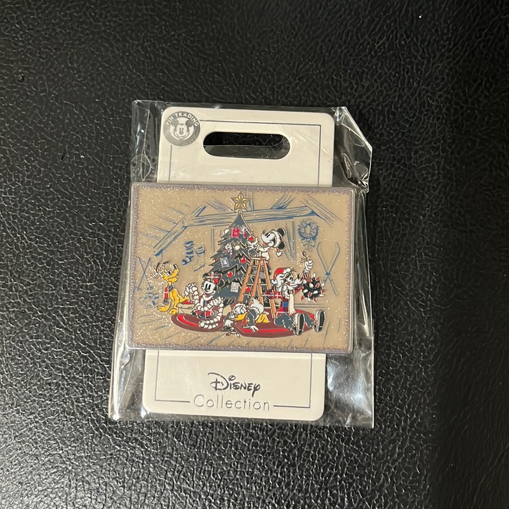 NWT, 2021,Walts Holiday Lodge Christmas Tree Fab Five Disney's Pin!